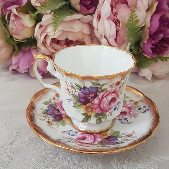Taylor & Kent Elizabethan Fine Bone China Floral Teacup and Saucer England - Picture 2 of 10